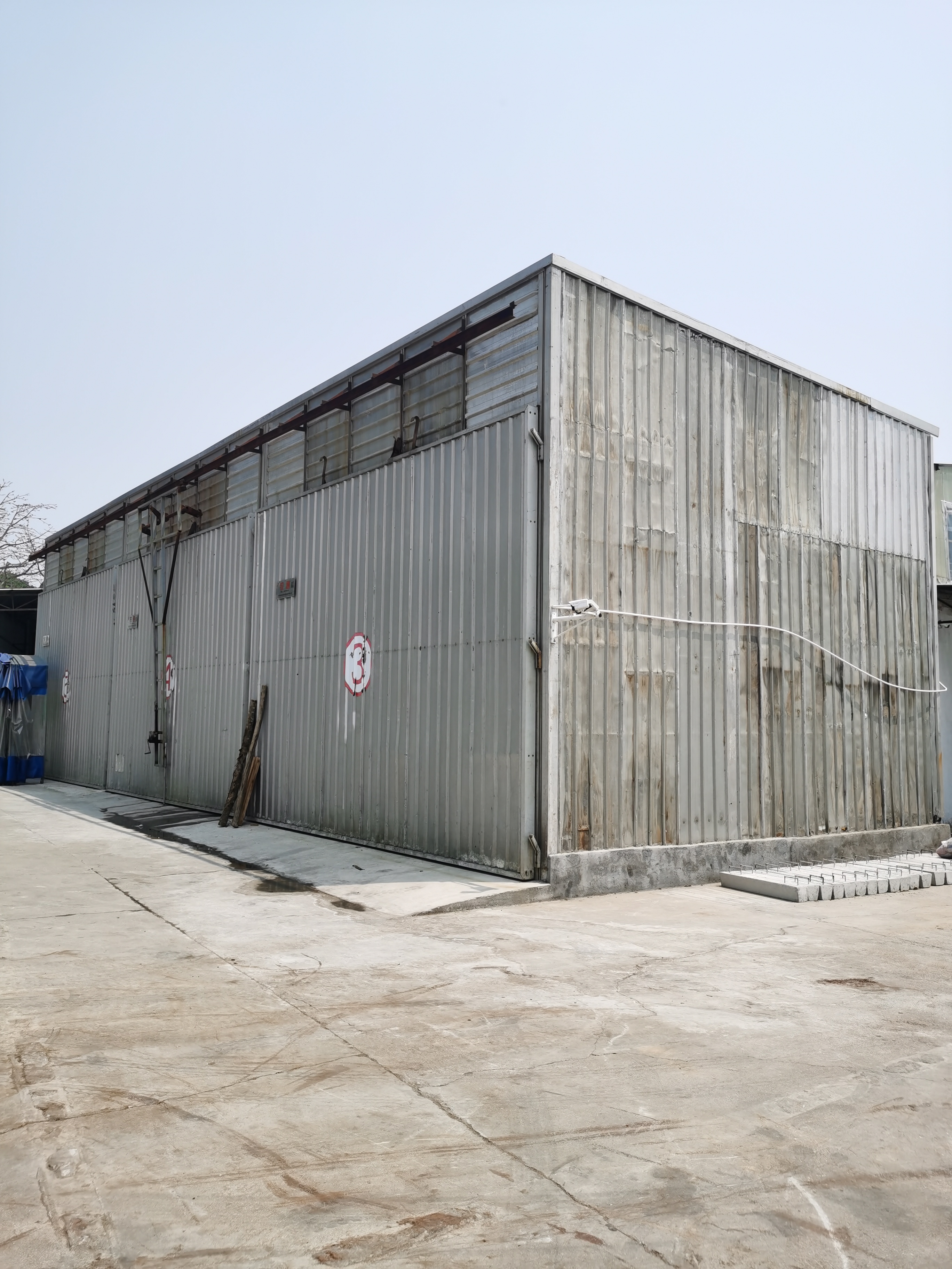 Wood dehumidification warehouse